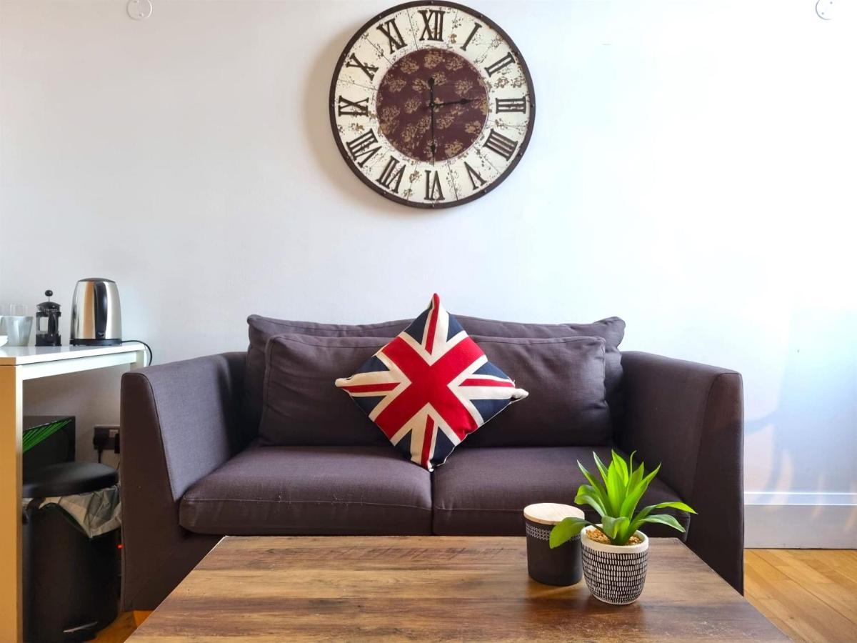Spacious Studio In Old St Apartament Londra